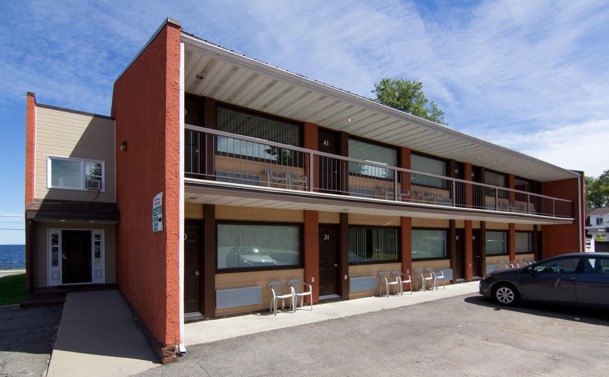 Motel Castille Roberval Eksteriør billede