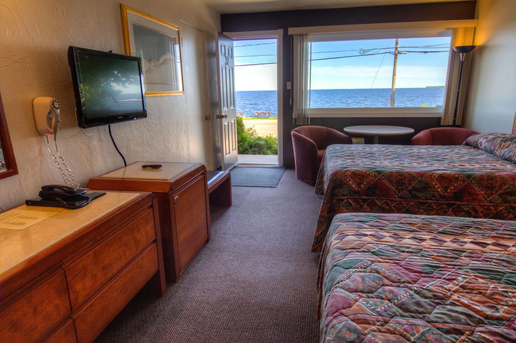 Motel Castille Roberval Eksteriør billede