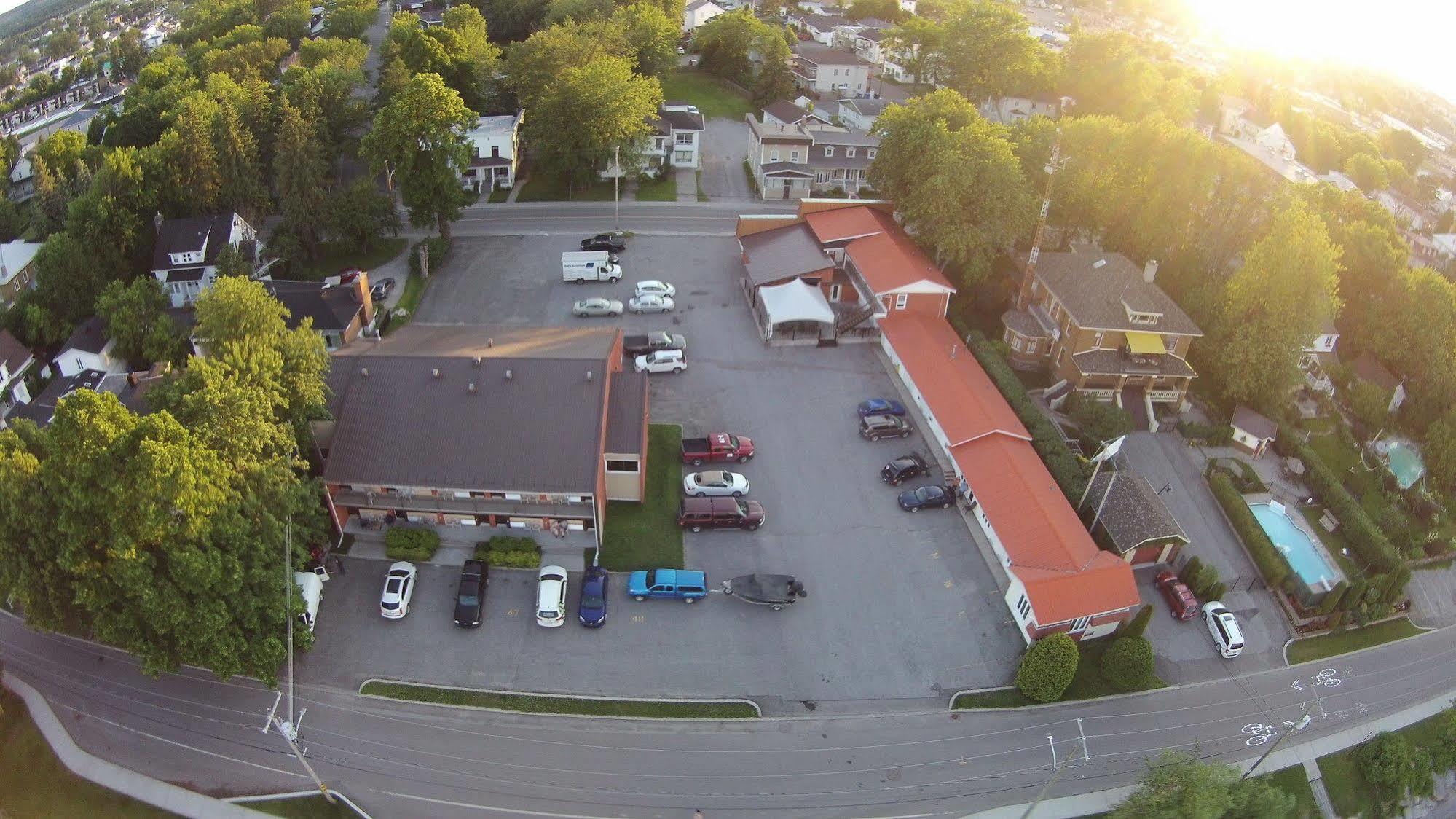Motel Castille Roberval Eksteriør billede