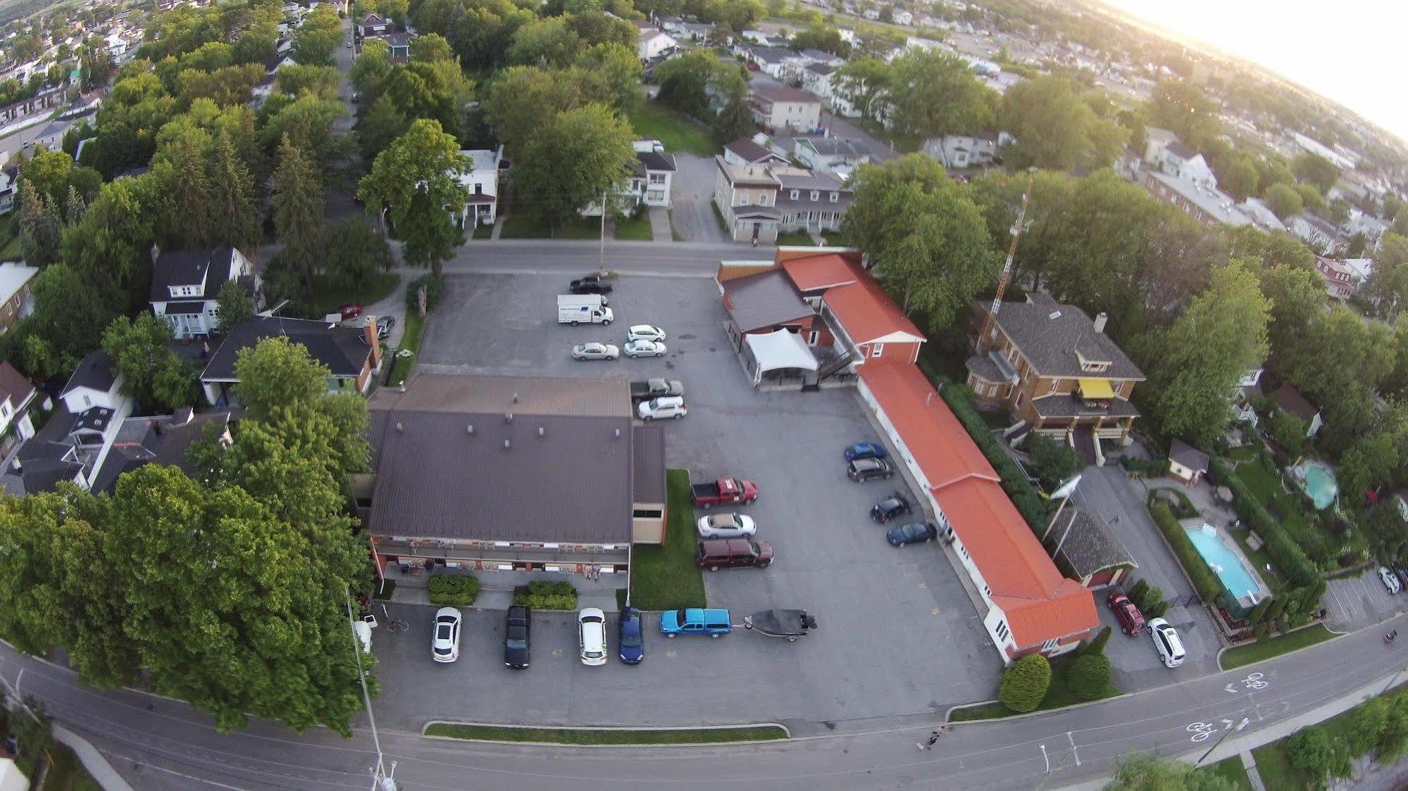 Motel Castille Roberval Eksteriør billede
