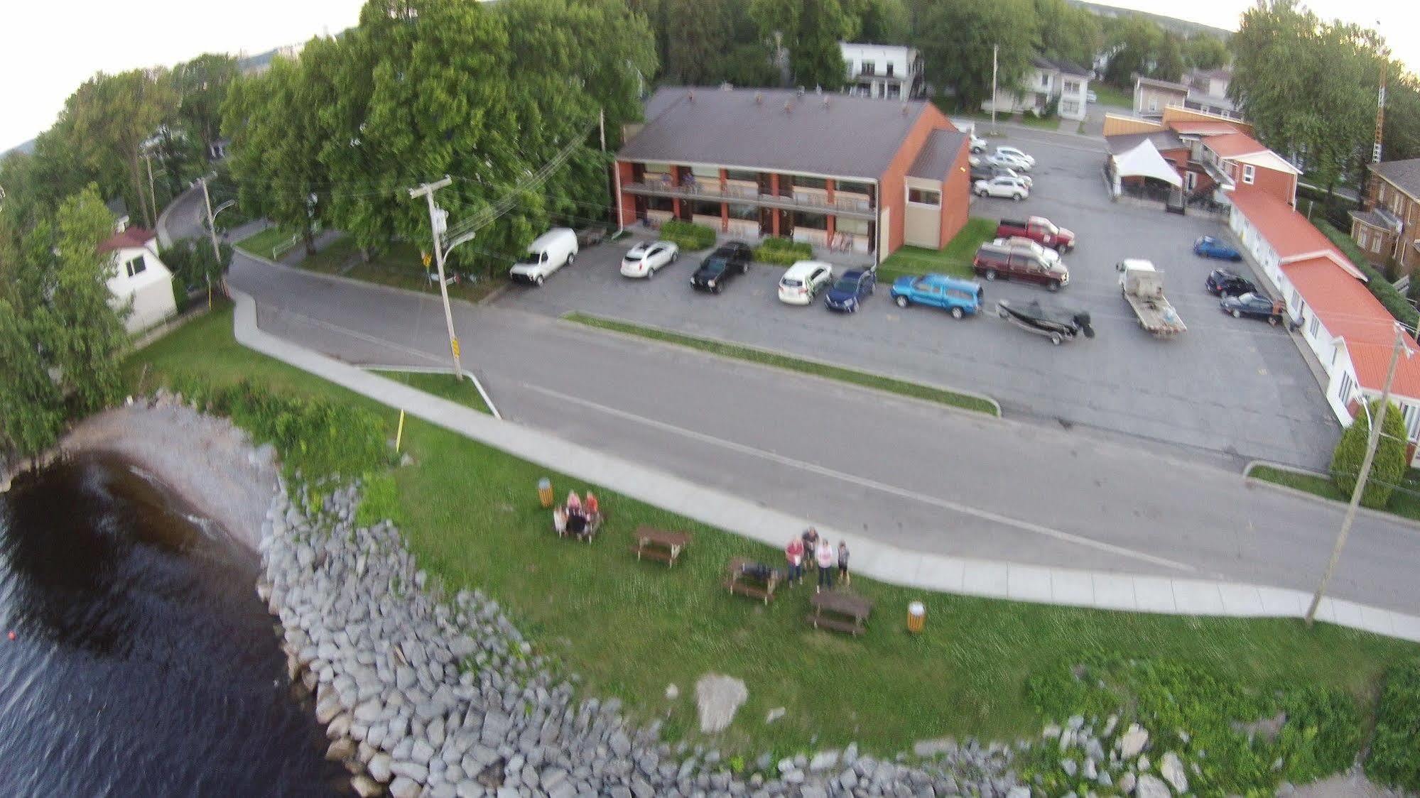 Motel Castille Roberval Eksteriør billede