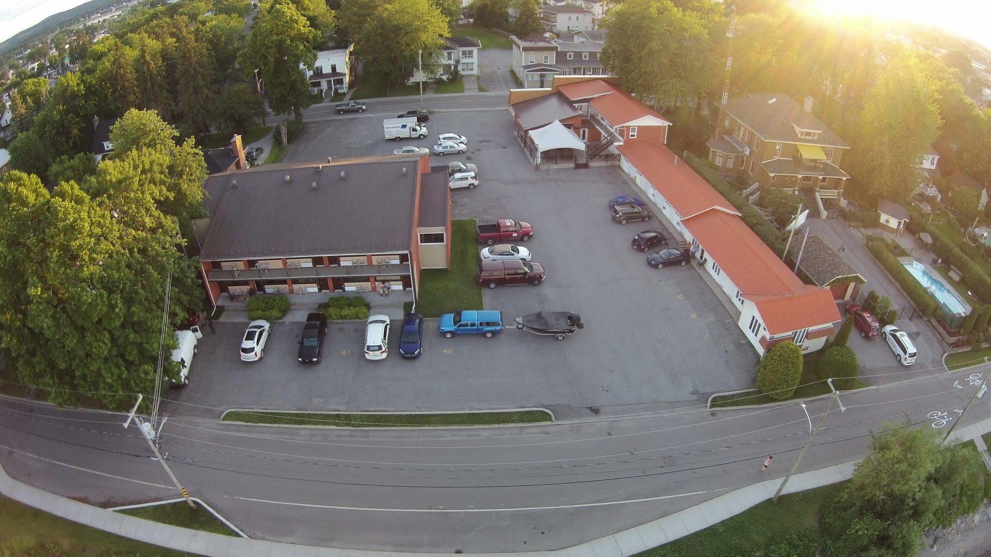 Motel Castille Roberval Eksteriør billede